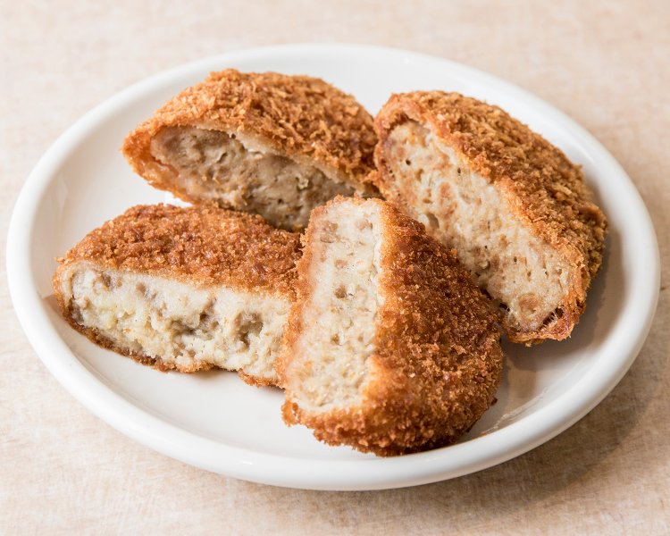 コロッケ77円とやみつきメンチ143円。