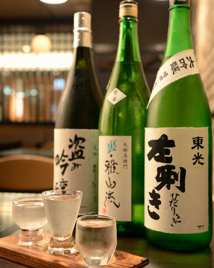 米沢の利き酒セット1280円（税抜）は定番３種で一献。