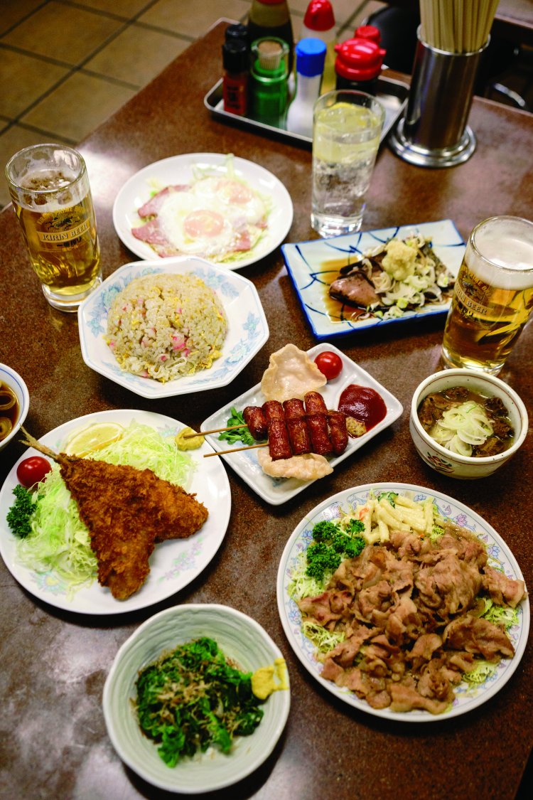 中生４５０円、ハムエッグ３００円、チーズ入りウインナー４５０円、ヤキ肉ライスのあたま６５０円など。