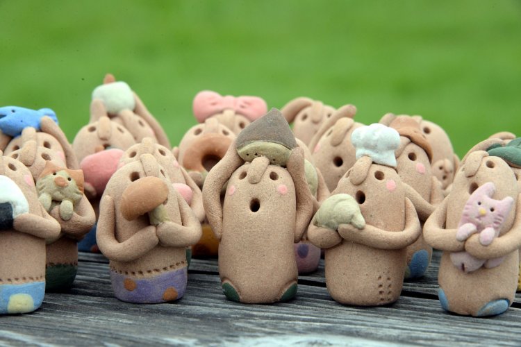 愛らしいはにわ。季節モノを入れ替えながら常時約20種類を揃える。