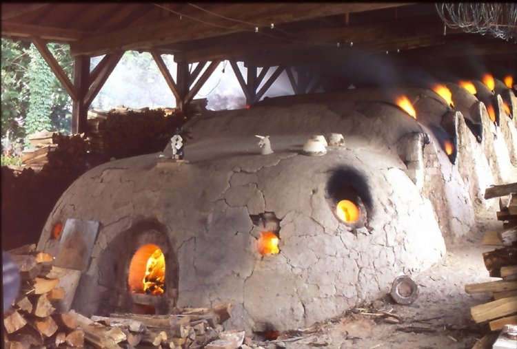 益子古城東郭跡付近に濱田庄司愛用の登り窯が移築復元されている。