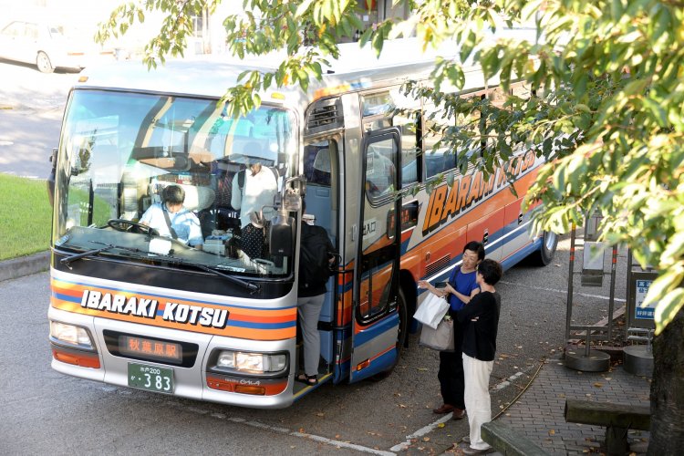益子へは、秋葉原駅発、城内坂経由益子駅行きの直行バスが便利。