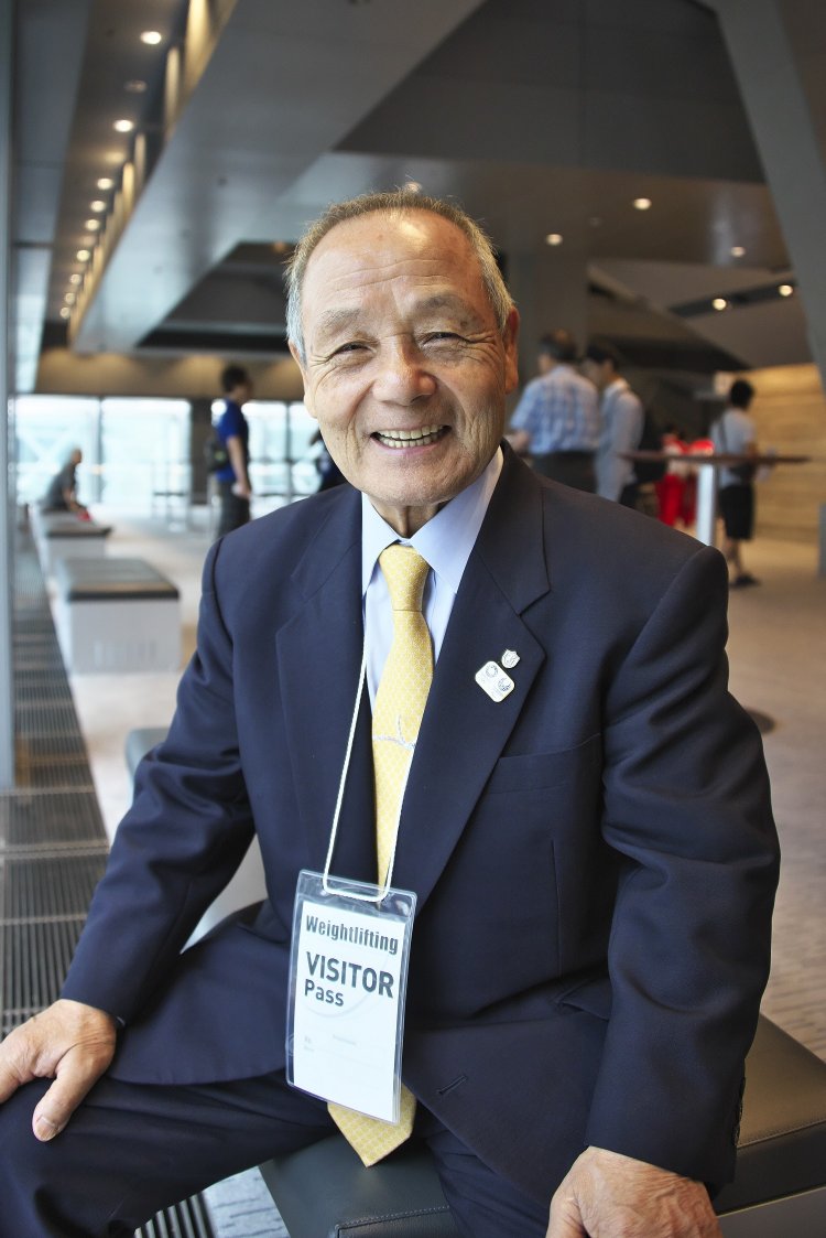 三宅義信さん（80）は東京国際大学ウエイトリフティング部監督・特命教授