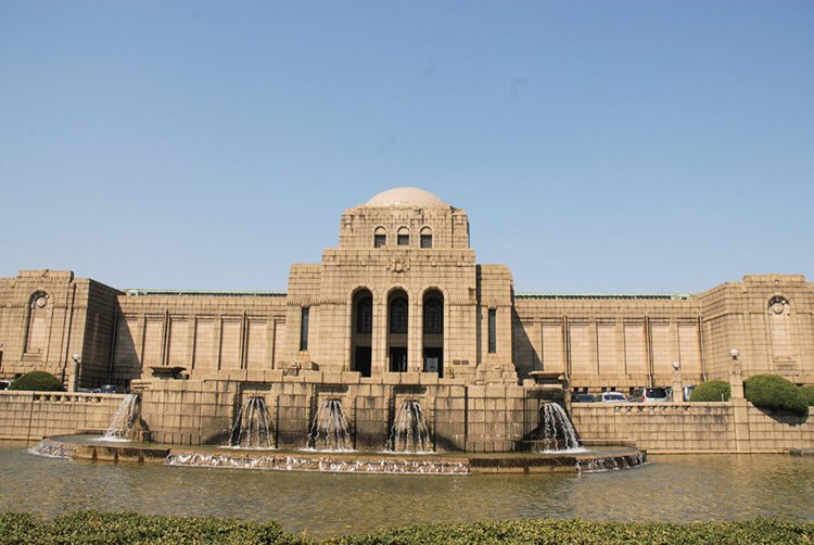 【一時休館】聖徳記念絵画館（せいとくきねんかいがかん）