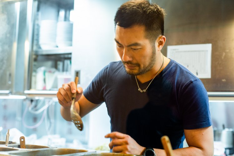 元俳優のイケメン店主が真摯に営む。