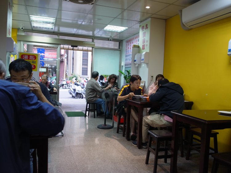 地元からも人気のお店。