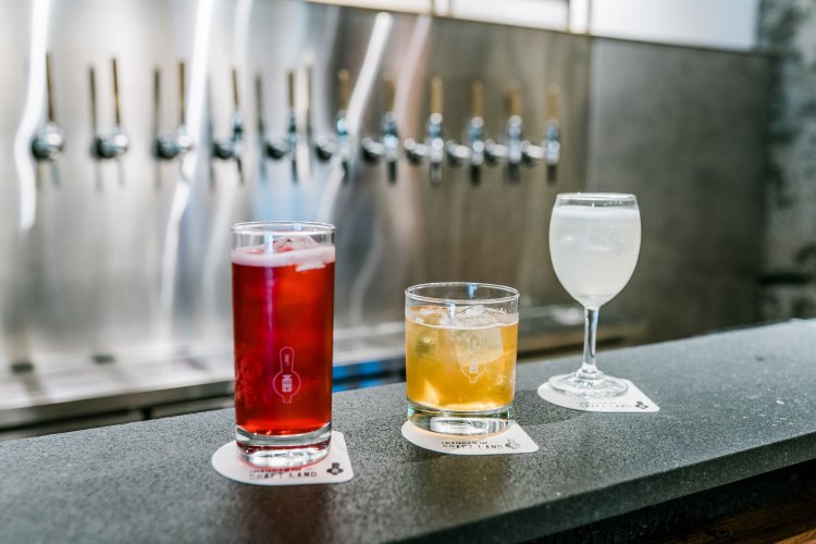 台湾のフルーツを使用したオリジナルカクテルの数々。