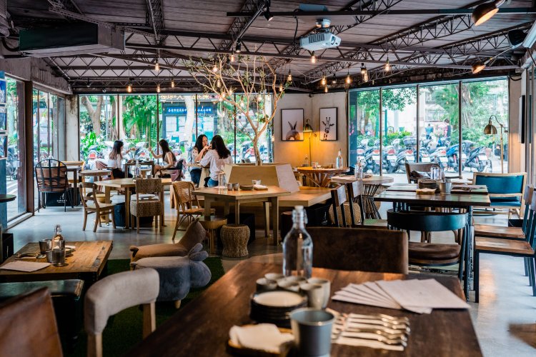 広々としたおしゃれな店内。