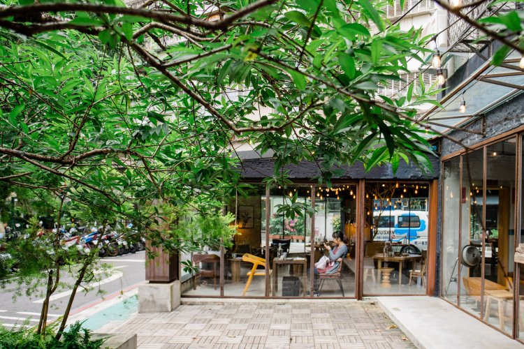 窓側の席は眺めがよく、おすすめ。