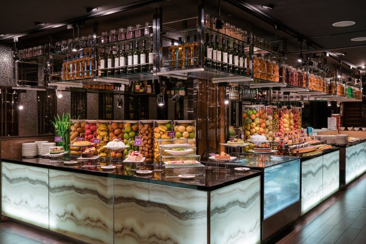 ビュッフェ式で好きなものを思う存分食べることができる。