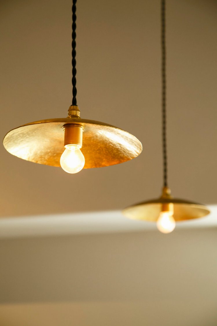 シェードランプ（φ20㎝、真鍮）1万3750円。