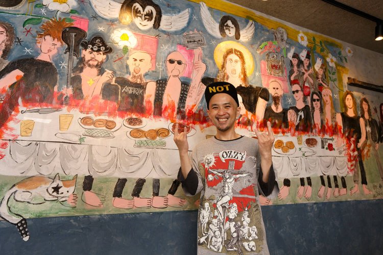 店主のヤスナリオさん。