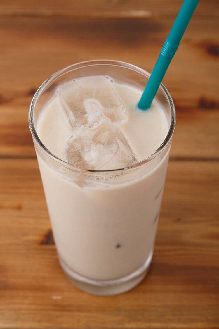 アイスチャイ660円。スリランカのミルクティー文化を思わせるすっきりタイプ。お酒の後にも。