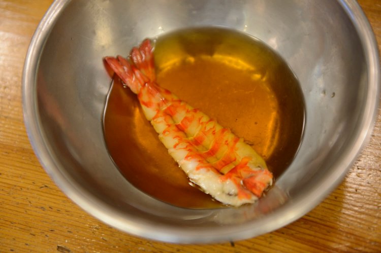 車エビは塩をして甘酢に漬けてから出す。