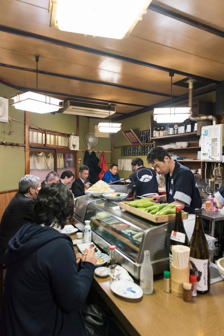 店内はほど良い喧騒感。