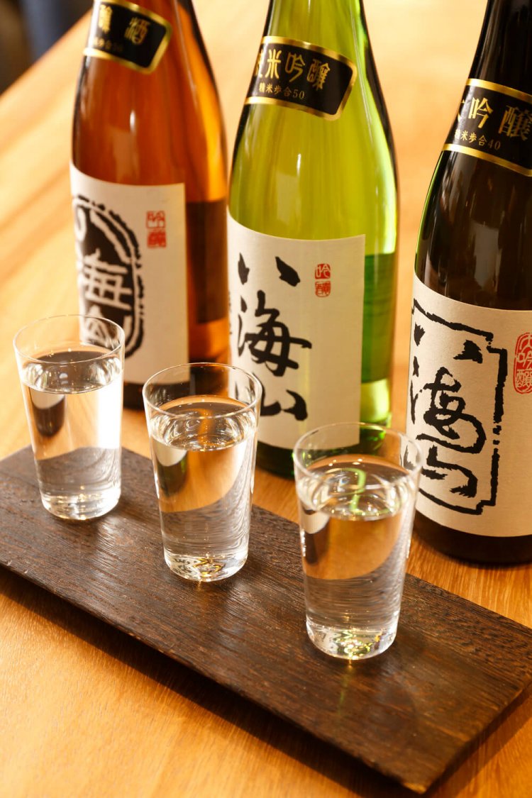 呑み比べBセット60mL×3杯1650円は大吟醸、純米吟醸、吟醸。