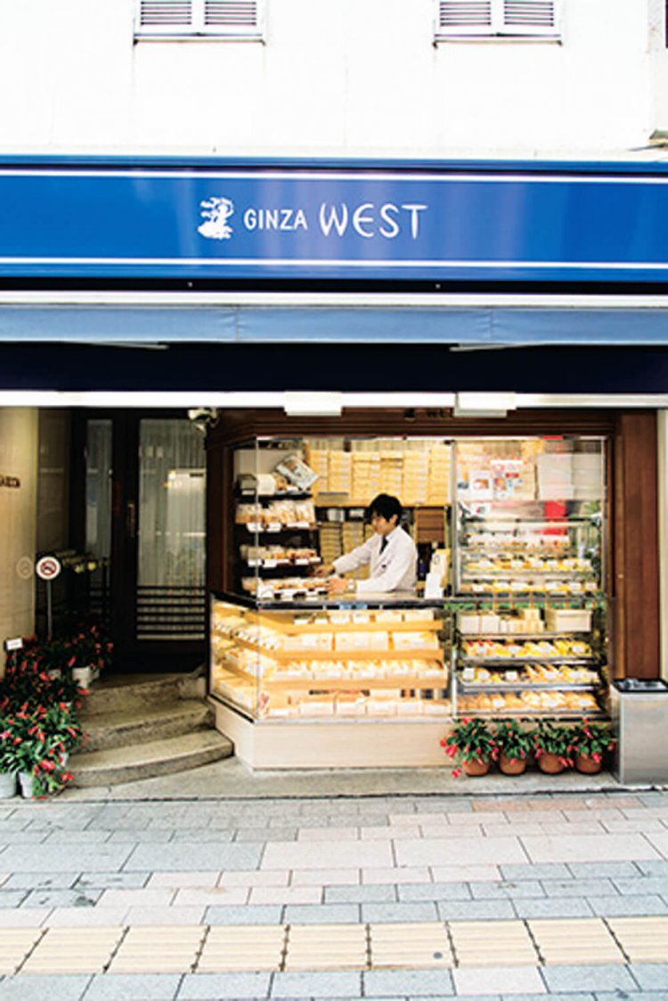 売店横の扉の向こうは別世界。