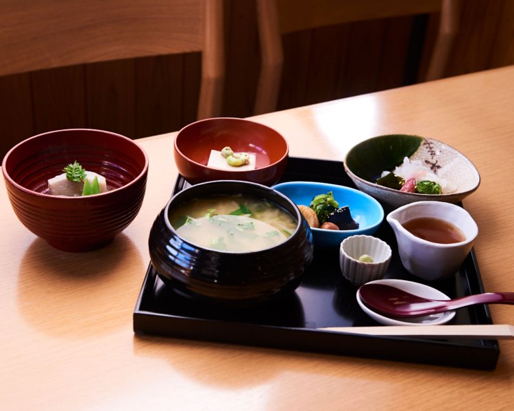 おぞう炊膳1320円。 餡やワサビと混ぜながら召し上がれ。