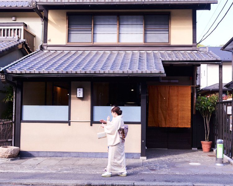 店舗は懐石屋だった頃のまま。