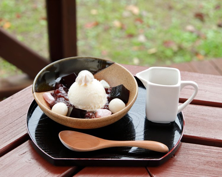 女性に人気の珈琲ぜんざい500円。