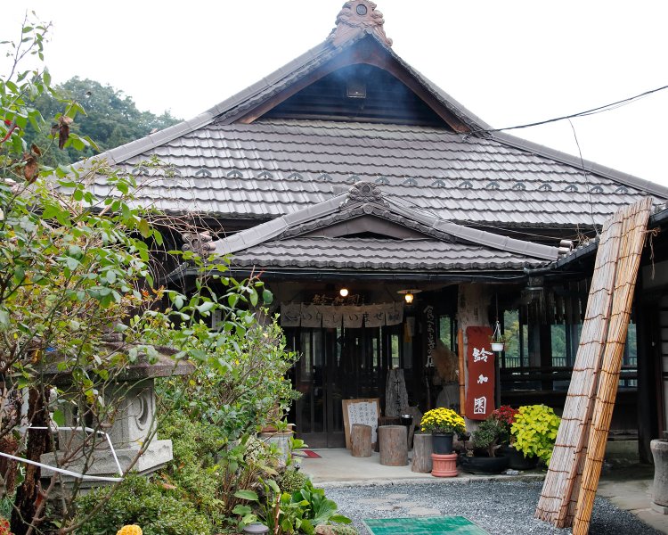 バンガローを備えたオートキャンプ場も運営。