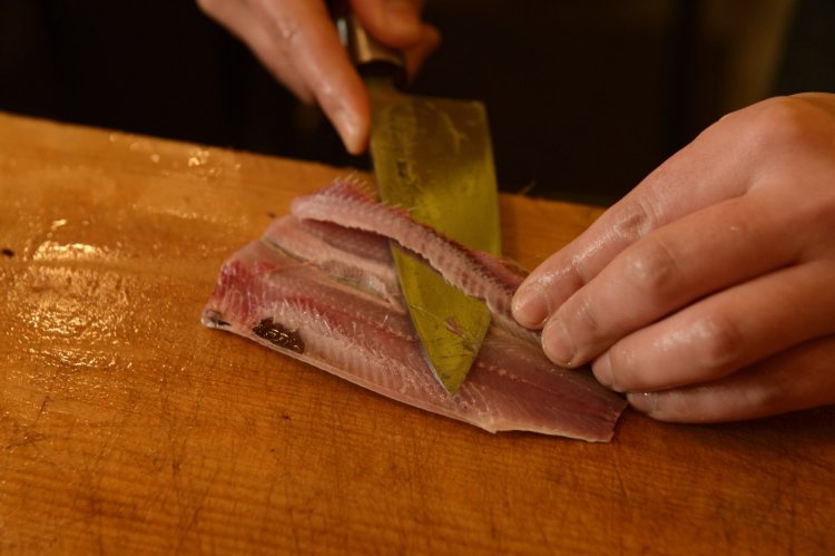 宮内庁に納めることもあるアジ。江戸前のものを使うことも。