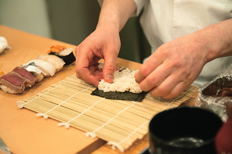 テンポよく巻物を用意。