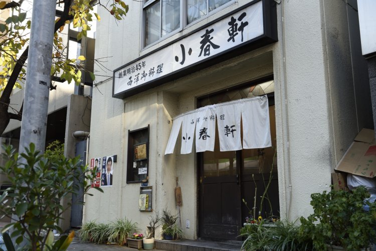 地元客はもちろん遠方から通う常連も多い。