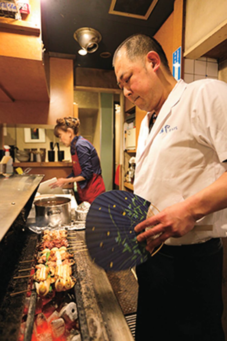 店長の若山栄司さんと、女将の野辺恭子さん。