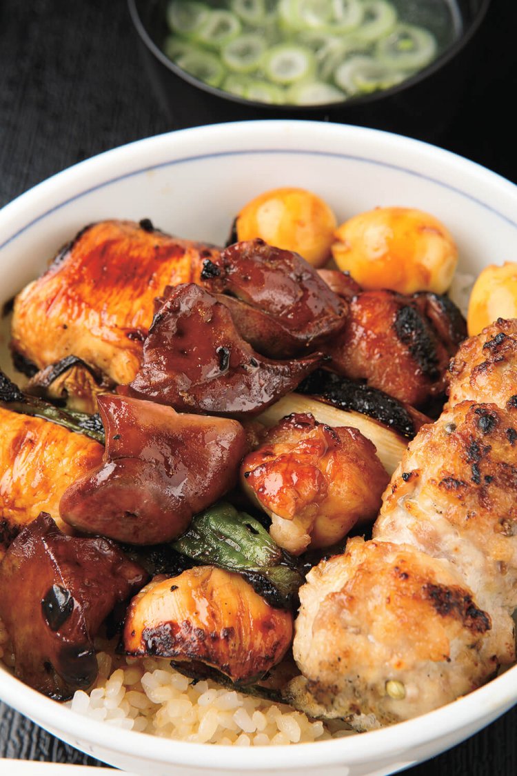 焼き鳥丼1300円。