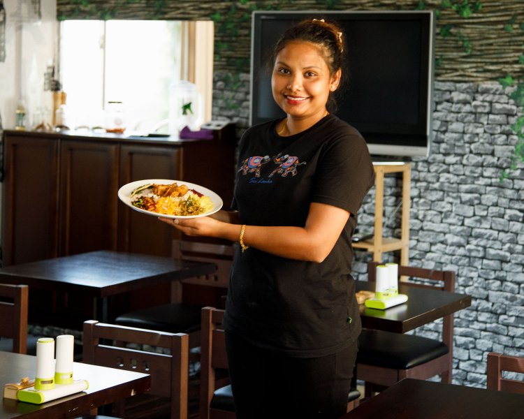 マノーリさん。