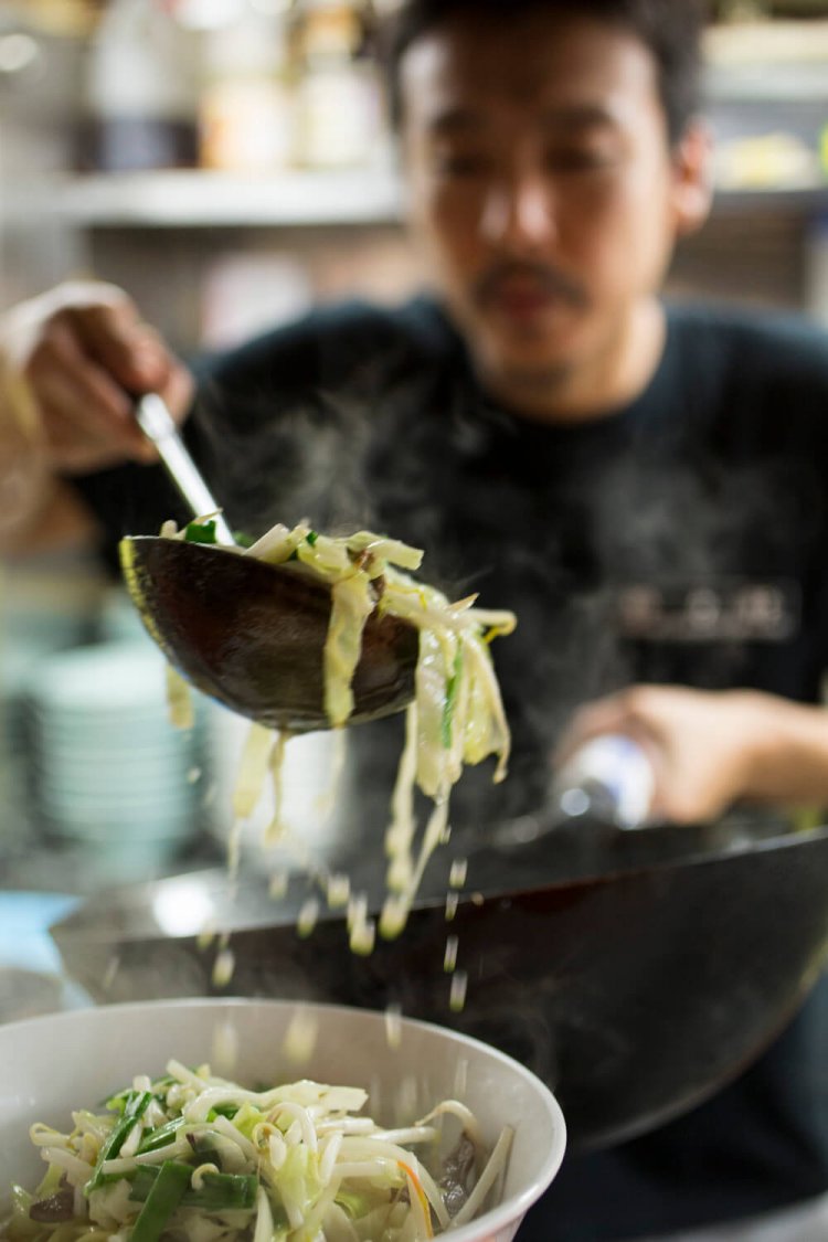 野菜はすばやく炒め、シャキシャキに！