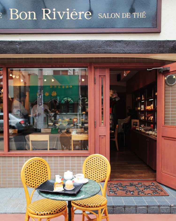 飲食スペースも完備、コーヒーなども手抜きなし。