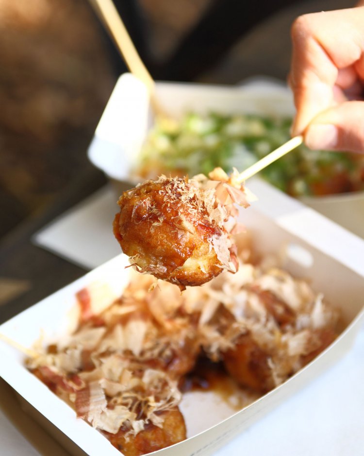 ネギマヨ6個583円～、大たこ焼き 6個500円～。