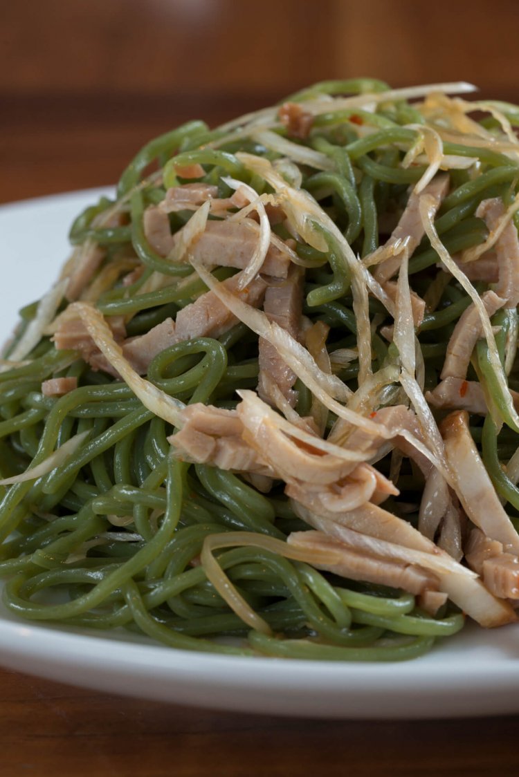 特製クロレラ麺の里麺。ランチは850円から。