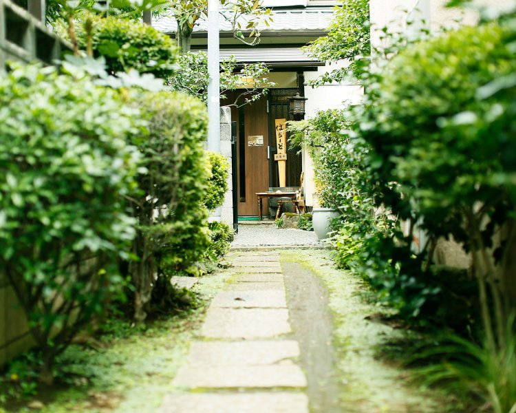 路地のつきあたりに。