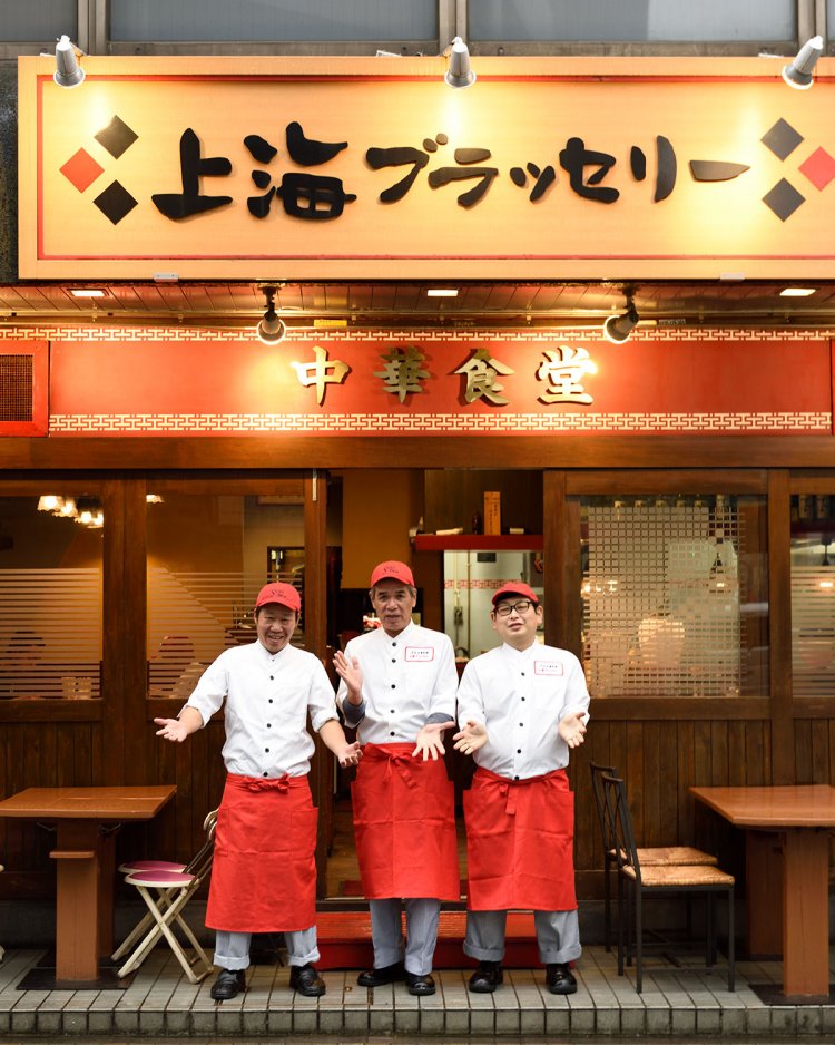 センターが店主の泰江さん。