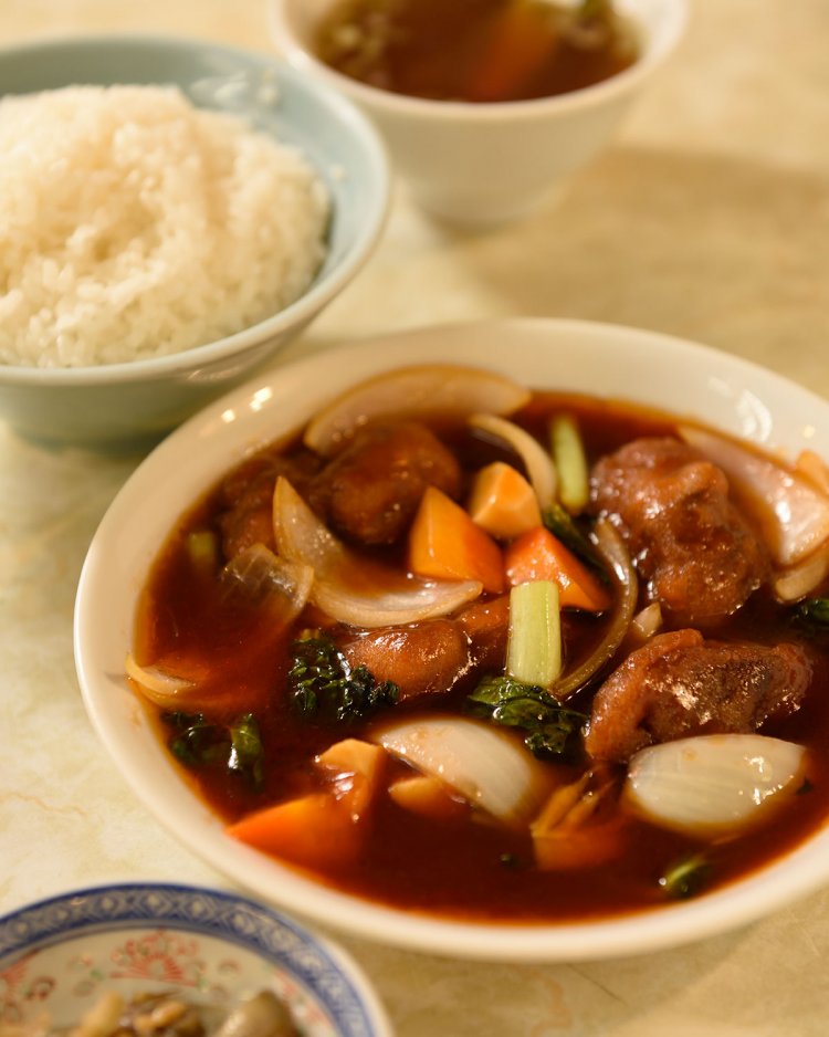 イベリコ酢豚定食950円。