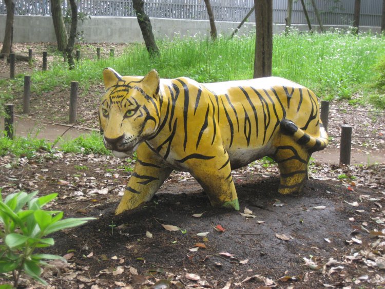 今はなき戸山公園のトラの遊具（2012年撮影）
