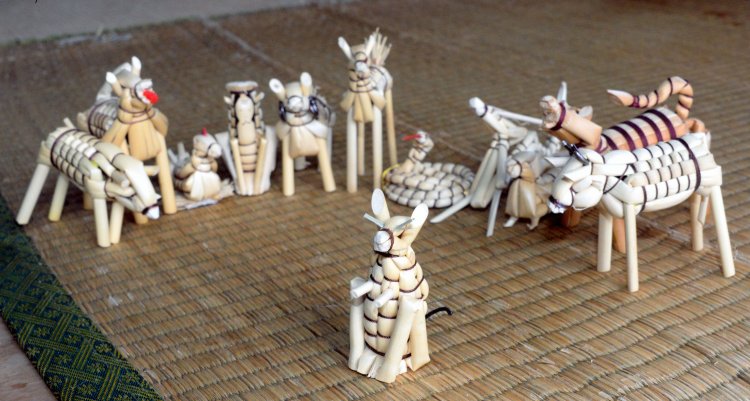 2代目が1962年に創案した「きびがら細工十二支」各1320円。