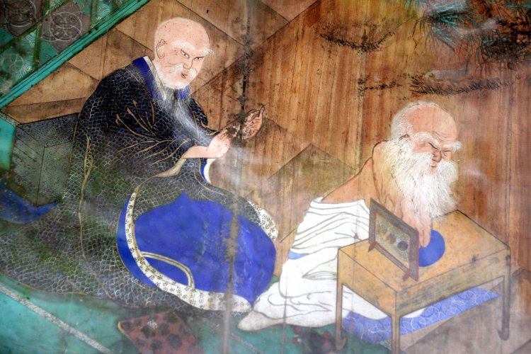 雷神にお灸をすえて治療する智元を描いた常楽寺録事堂の献額。