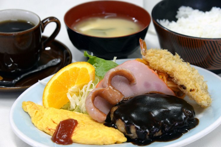 なじみ深い定番ばかりをワンプレートにまとめたＡランチ720円。