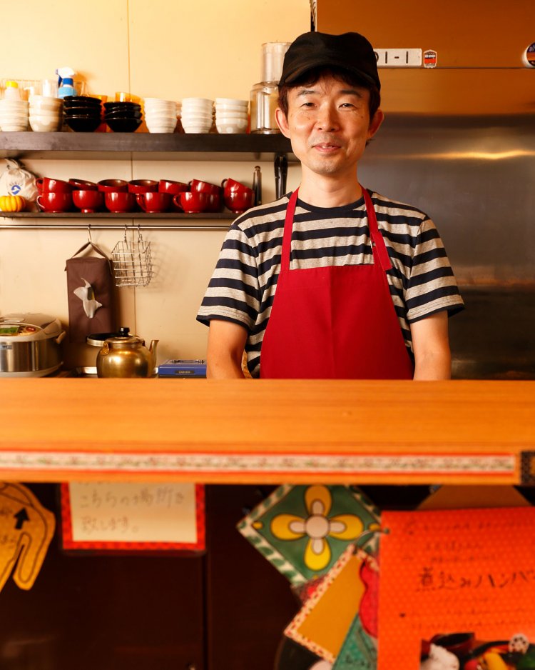 店主の竹内さんが撮り鉄とあって、店内には鉄道グッズや竹内さんの撮った鉄道写真などが素敵にレイアウト。