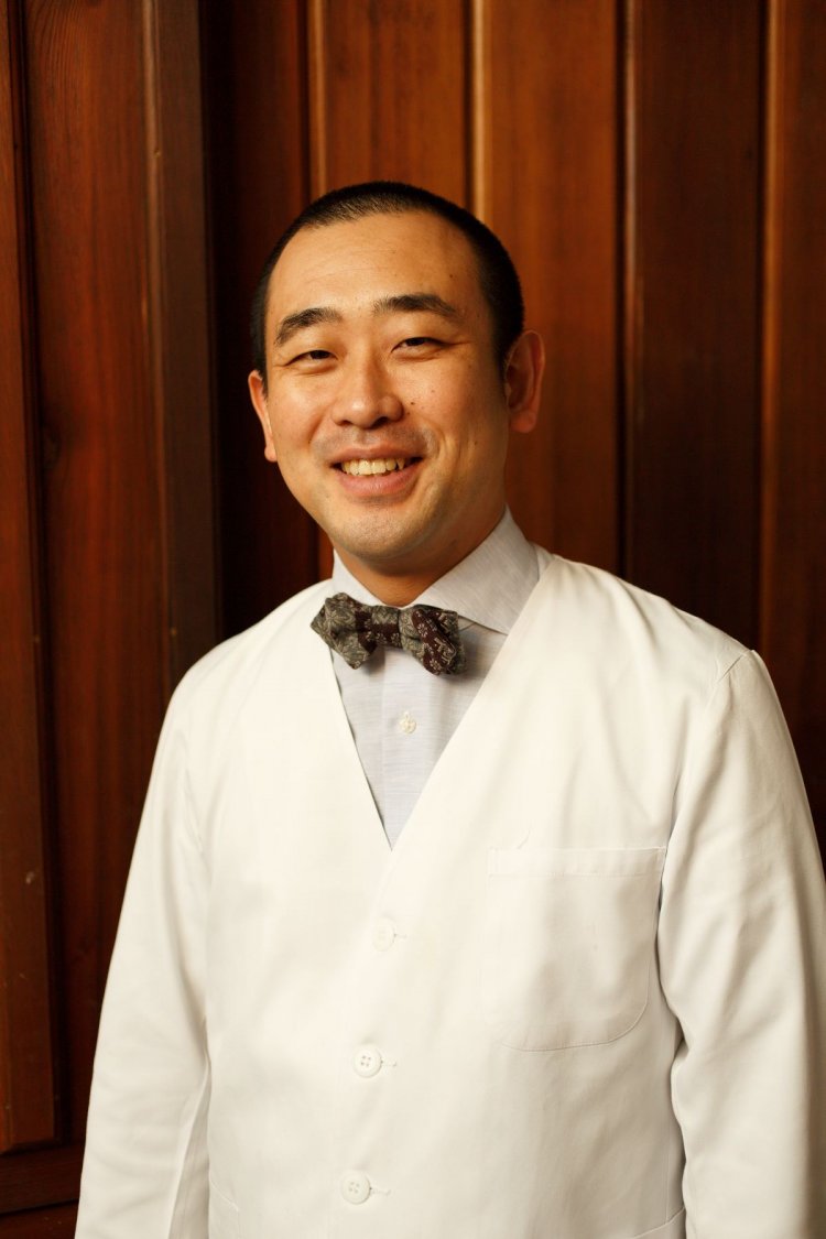 暇を見つけては全国各地の酒場巡りをする店主の大野さん。