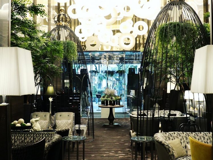 そんなテラス席も人気ですが、店内もラグジュアリーな雰囲気でおすすめ。