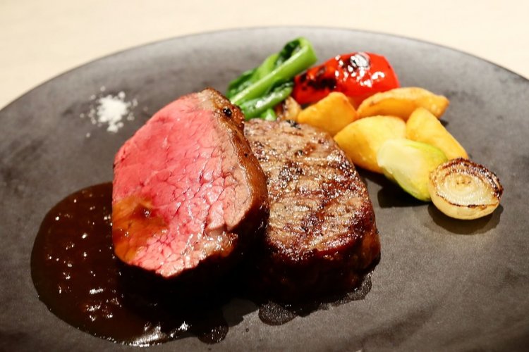 アメリカ産アンガス牛 サーロインのグリル200g3880円（サービス料別）