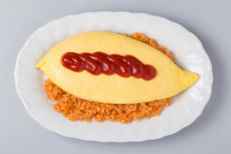 下は硬めのケチャップライス。ランチのドリンクセット1300円。