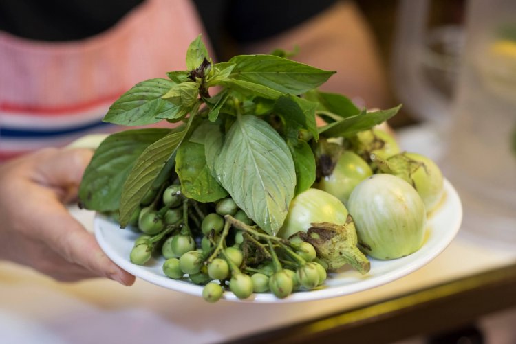 新鮮な野菜とハーブ。
