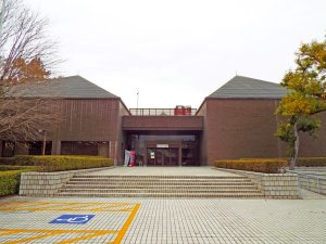 羽村市郷土博物館外観寄り