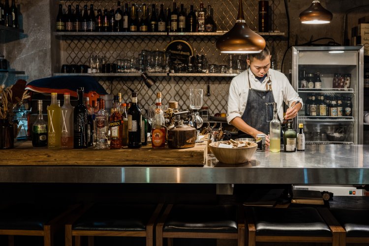 バーカウンターもあり。